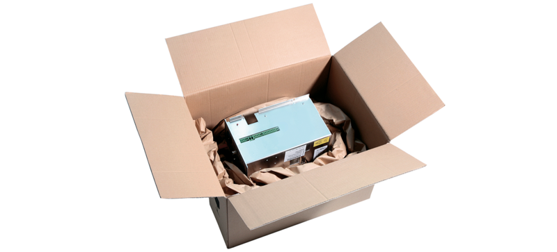 Un carton contenant un boîtier de commutation et un rembourrage en papier marron